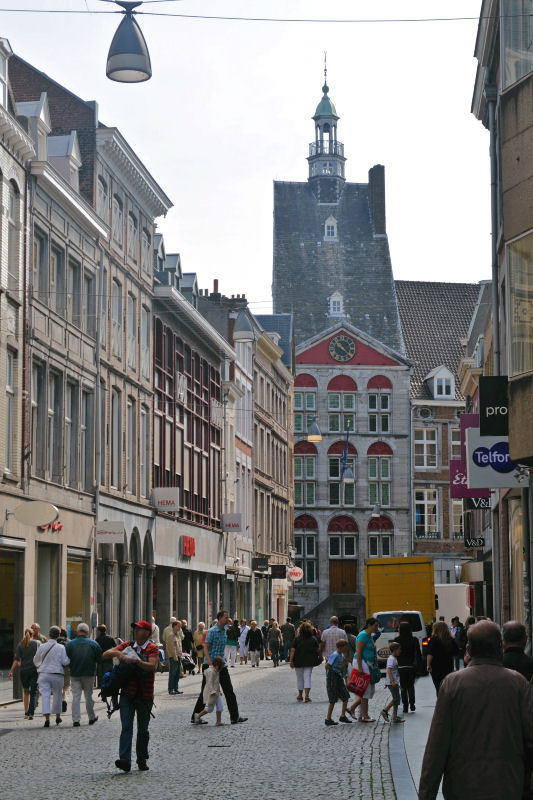 20110810 MB20110810_1038_0398
Maastricht, Grote Staat
10 augustus 2011
Dinghuis

