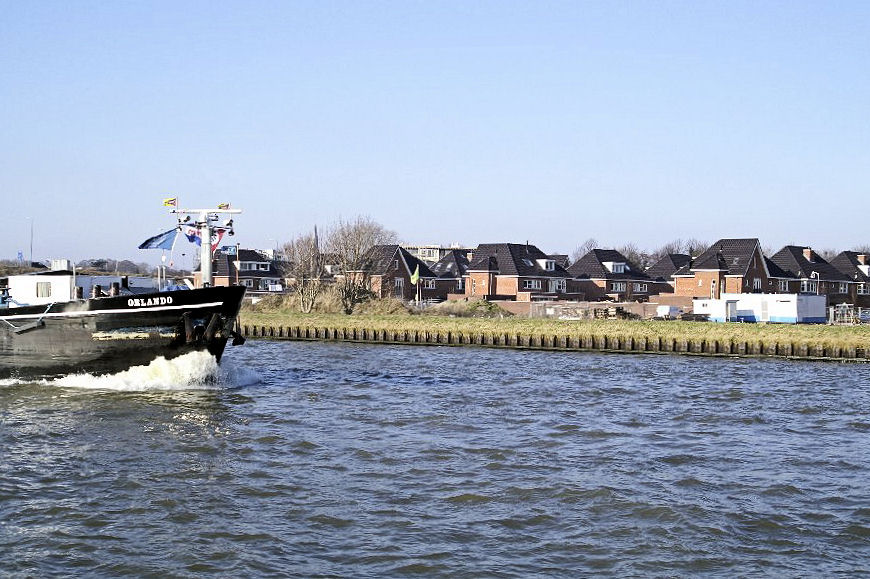 20060225 T20060225_035
Maarssen
25-02-2006
Amsterdam-Rijnkanaal; schip  "Orlando" passeert nieuwbouwlocatie bij Maarsserbrug
