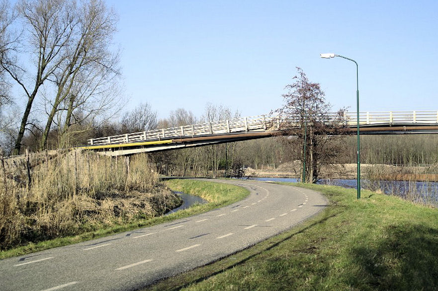 20060225 T20060225_055
Maarssen
25-02-2006
Oostwaard met tijdelijke brug over de Vecht ten behoeve van sanering voormalig DSM-terrein.
